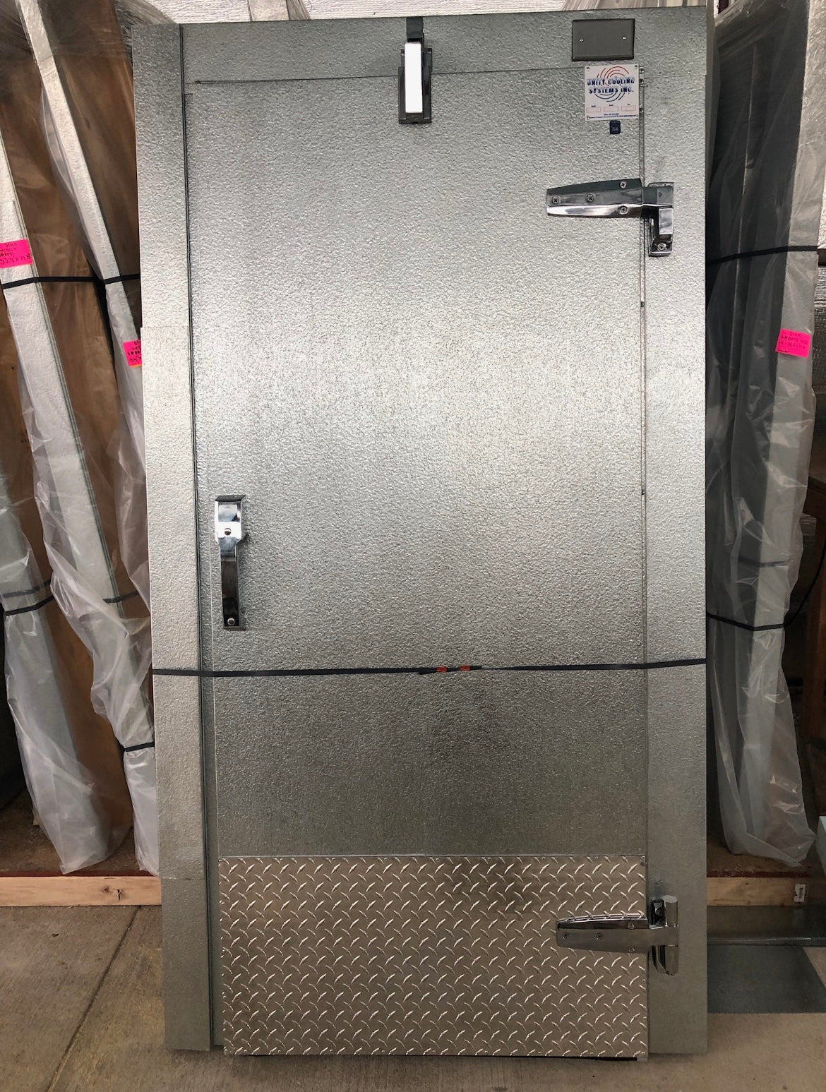 Walk-in Cooler/Freezer Plug Door